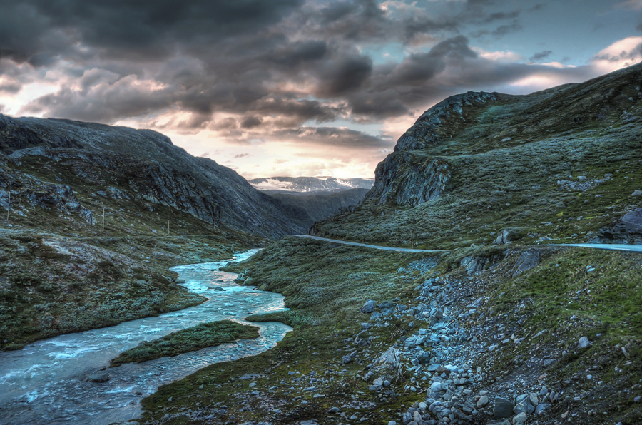 hdr-photography-norway-river-in-the-mountains